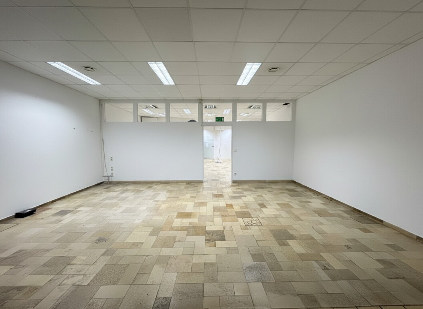 Ebenerdiges Geschäftslokal in Top Lage !