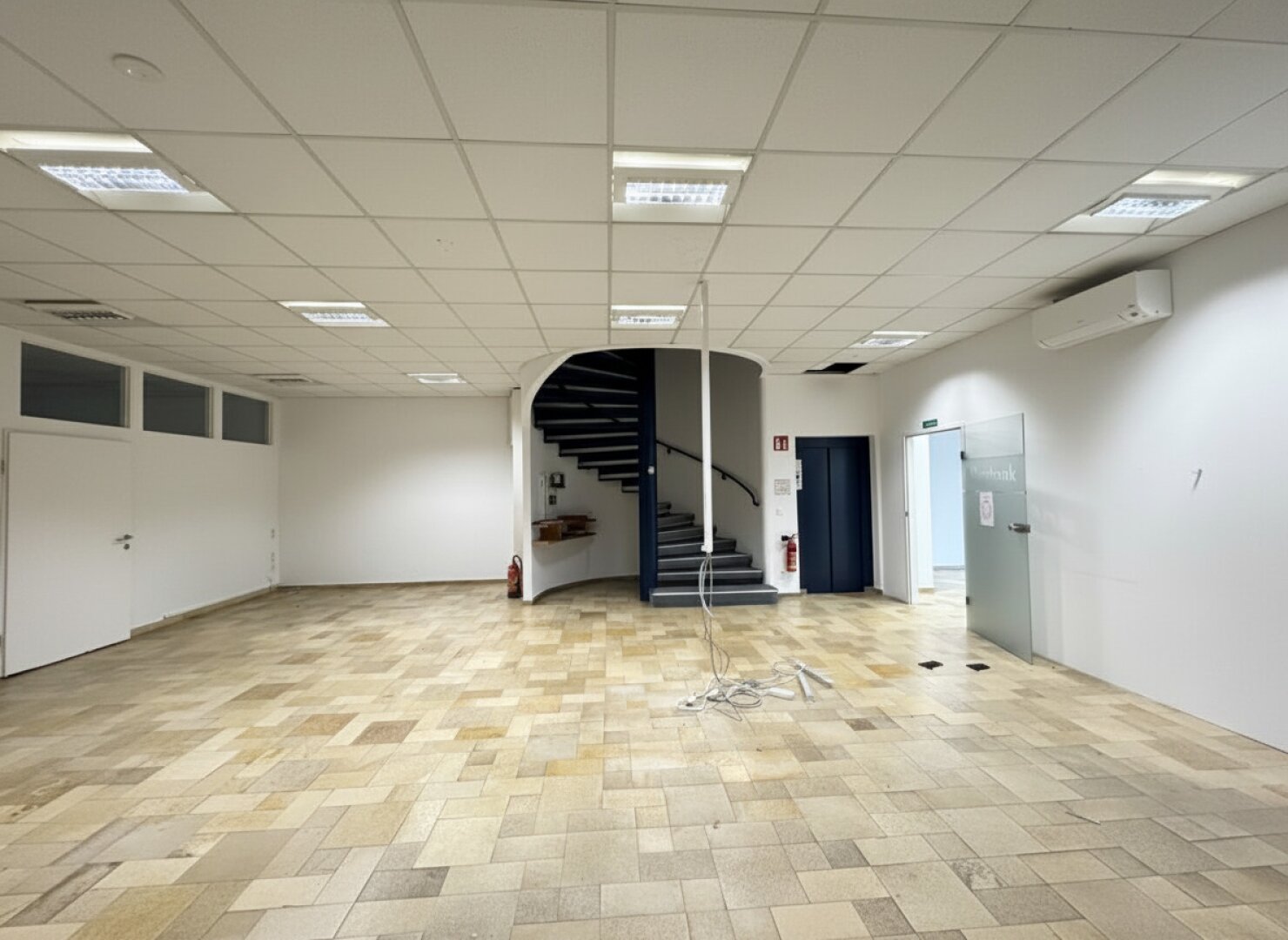 Ebenerdiges Geschäftslokal in Top Lage !