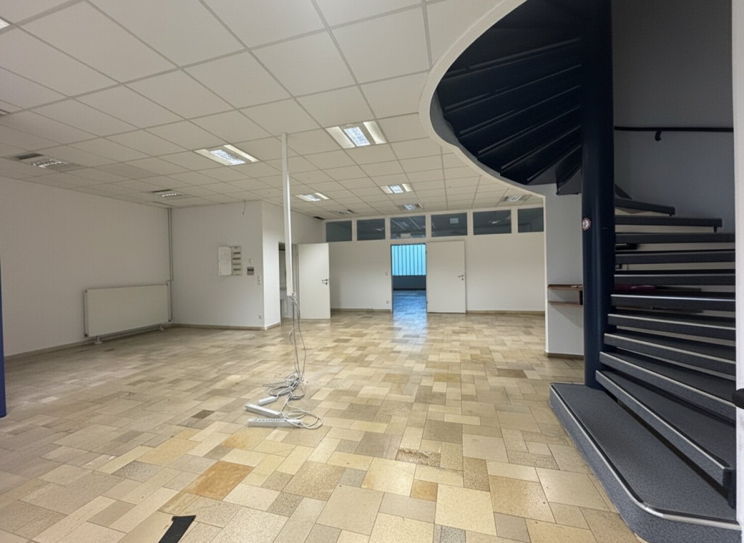 Ebenerdiges Geschäftslokal in Top Lage !