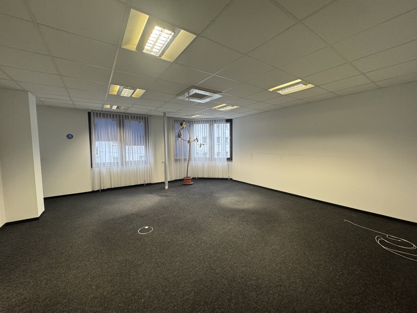Großzügige Büro/Praxis 2 OG in Top Lage – 423 m² Ideal für Ihr Business!