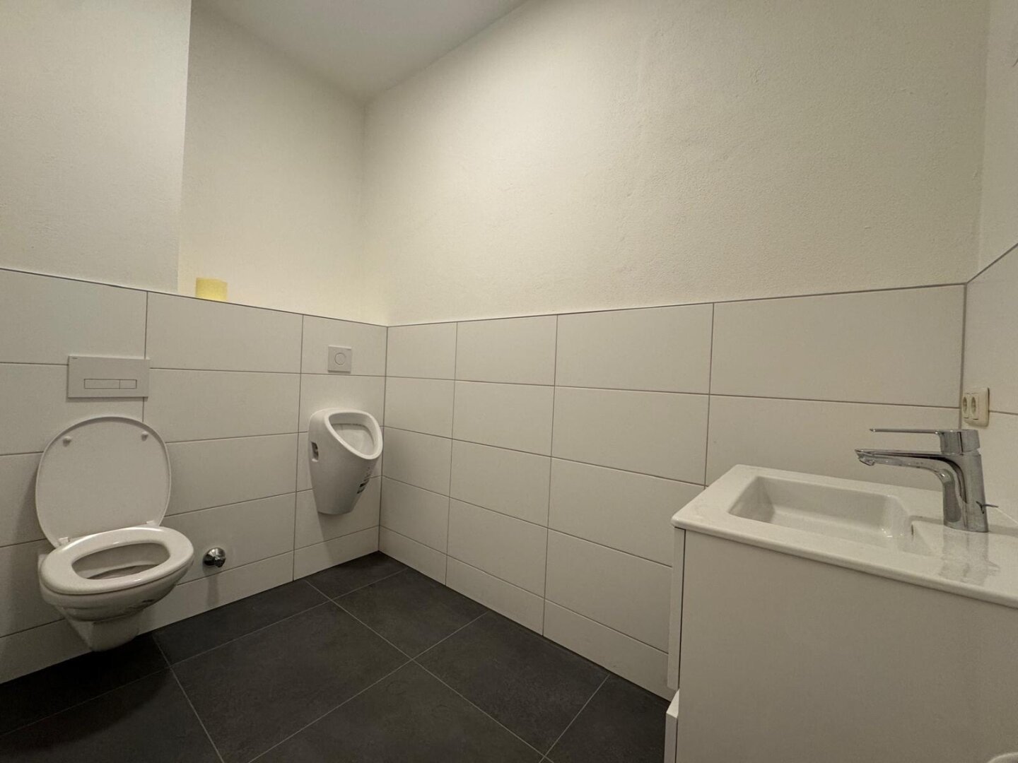 Erstbezug Büro/Praxis 2OG in Top Lage - 100m² Ideal für Ihr Business!