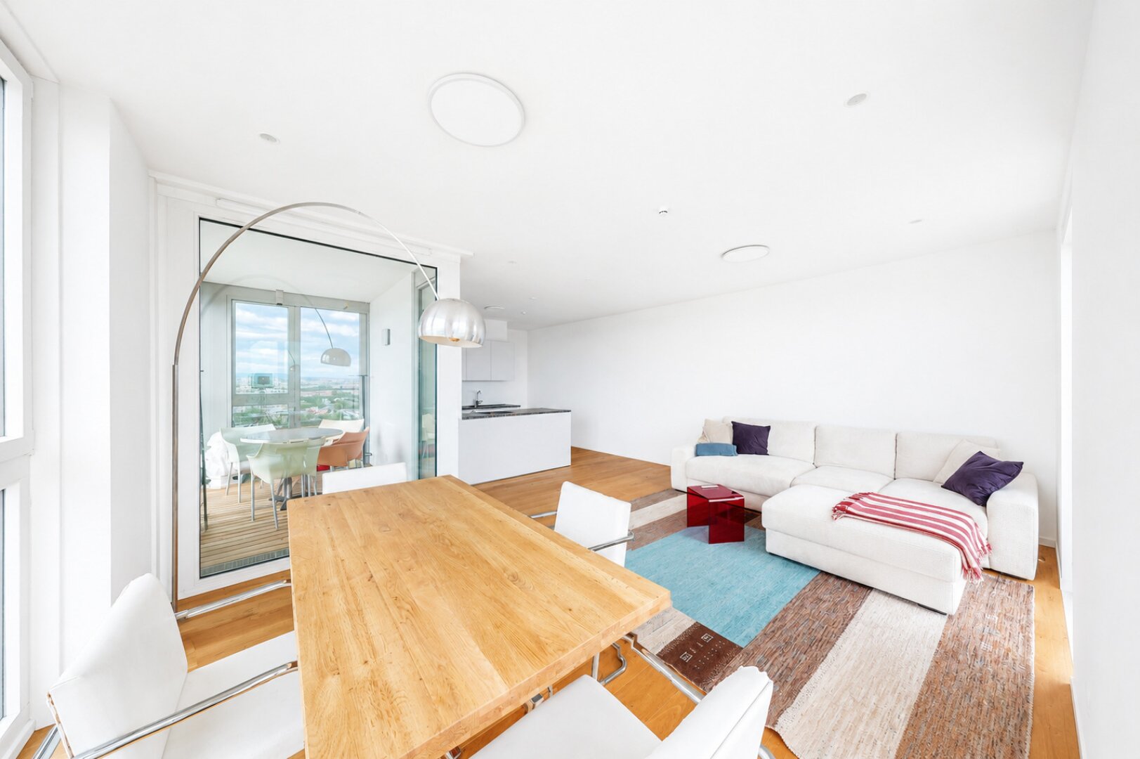 EXKLUSIVE 4-ZIMMER-WOHNUNG MIT FERNBLICK