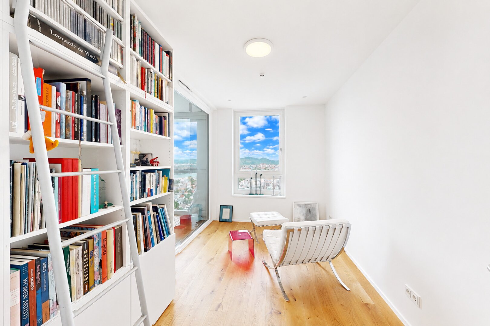 EXKLUSIVE 4-ZIMMER-WOHNUNG MIT FERNBLICK