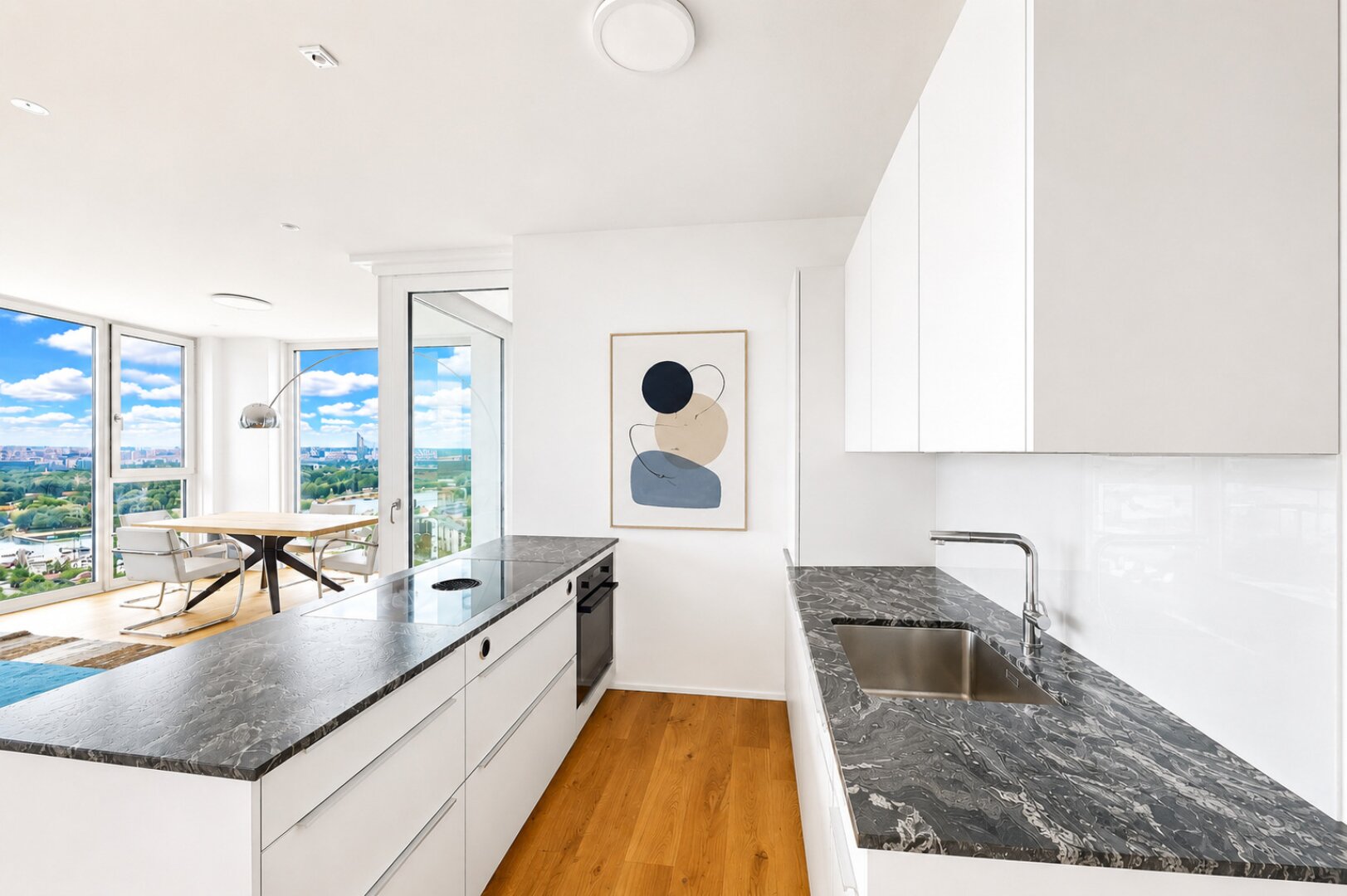 EXKLUSIVE 4-ZIMMER-WOHNUNG MIT FERNBLICK