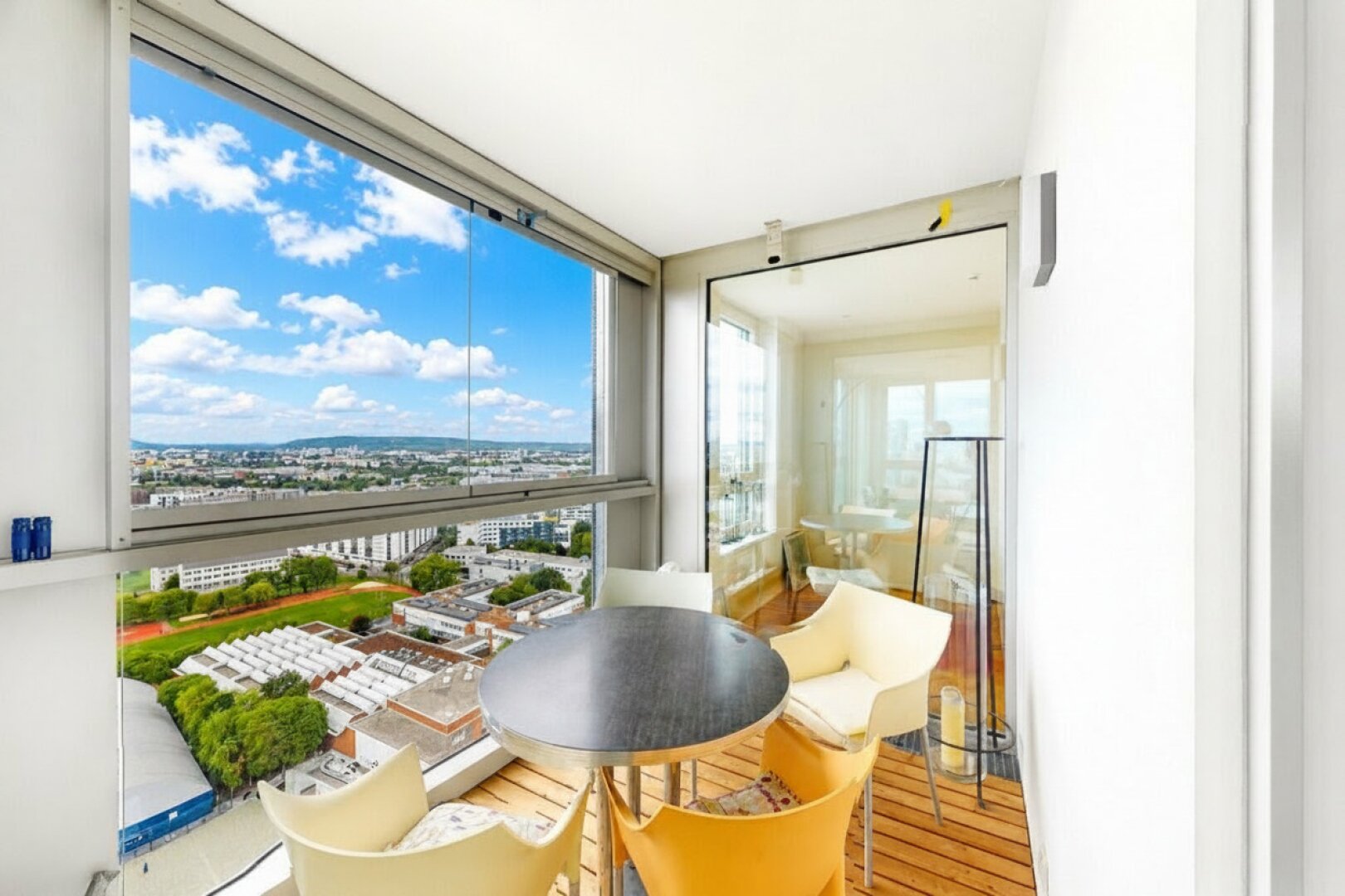 EXKLUSIVE 4-ZIMMER-WOHNUNG MIT FERNBLICK