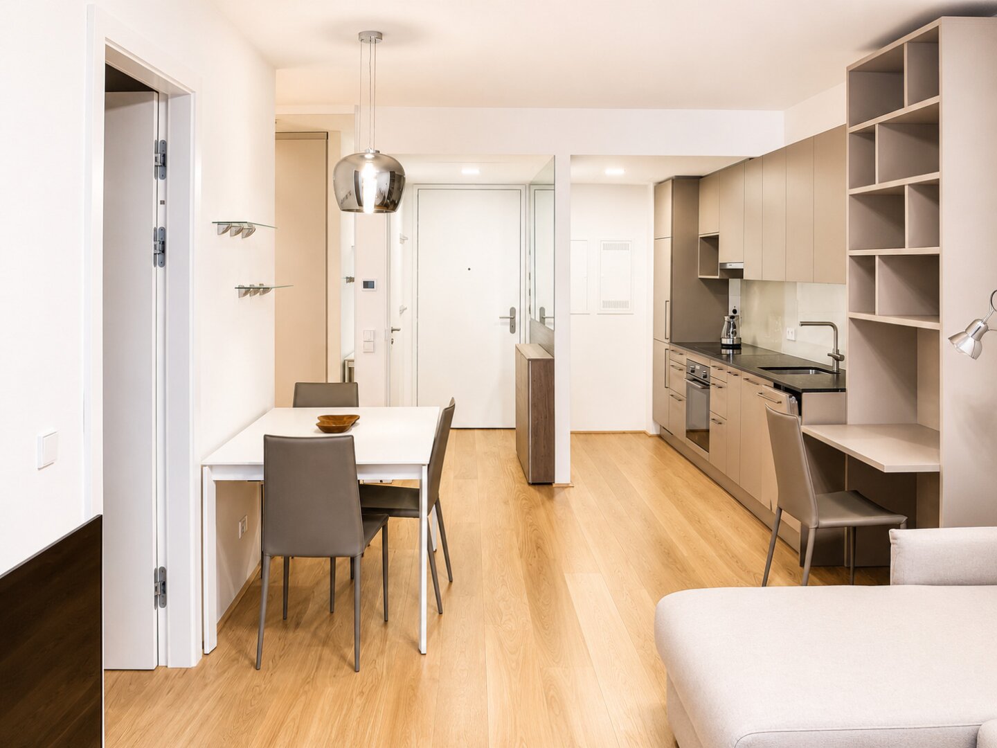 Moderne Terrassenwohnung: Koffer einpacken und einziehen!
