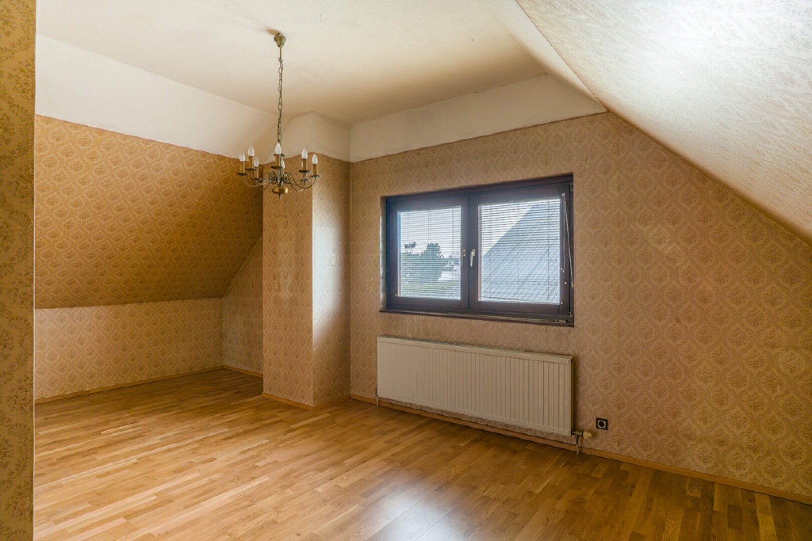 Schlafzimmer (N) OG.