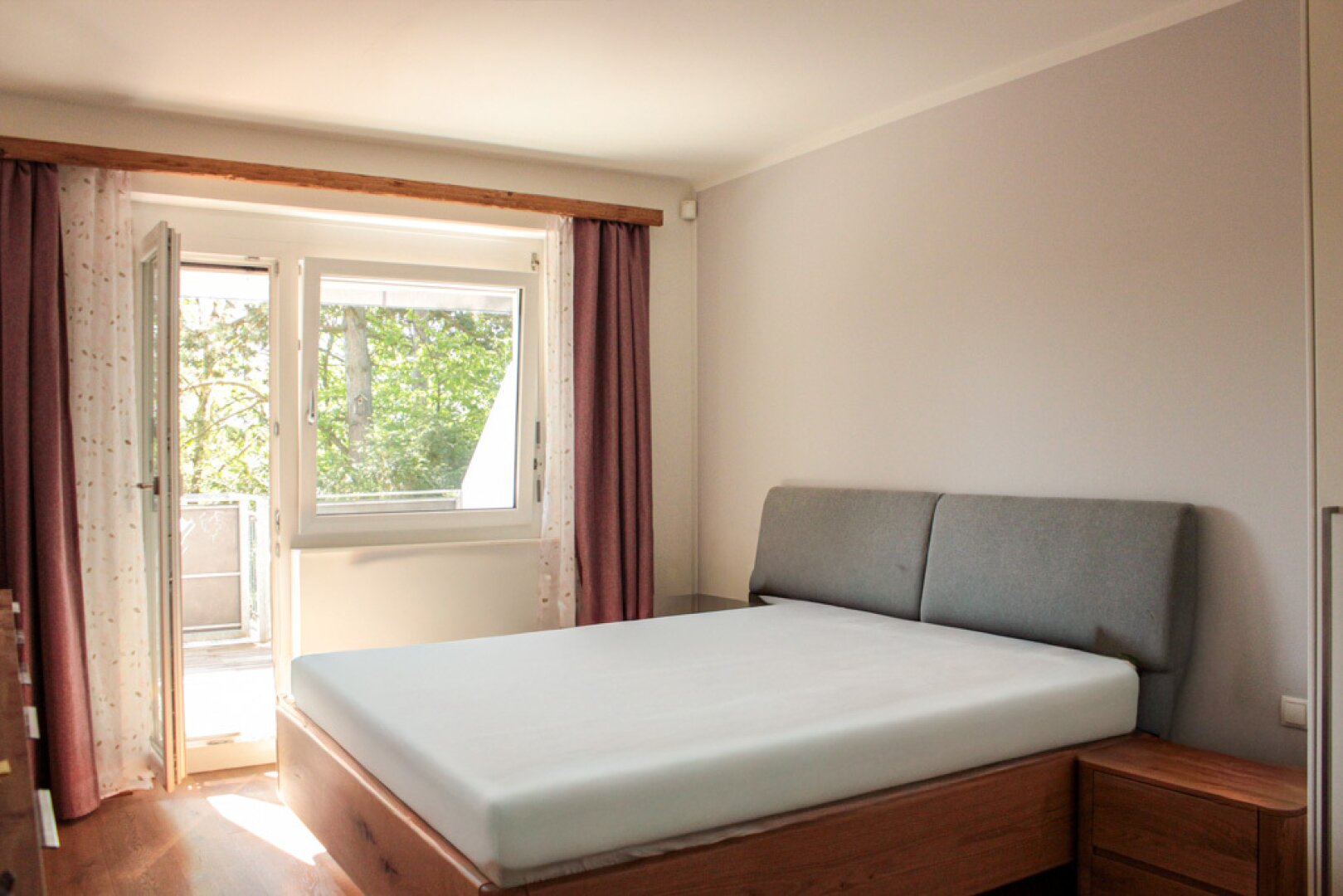Schlafzimmer (O)