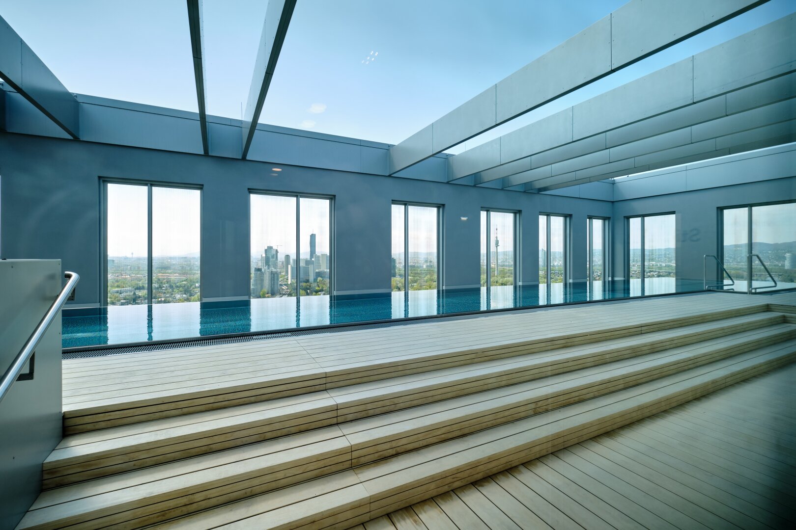 Neubau Erstbezug - mit umfassendem Blick aus dem 25. Stock