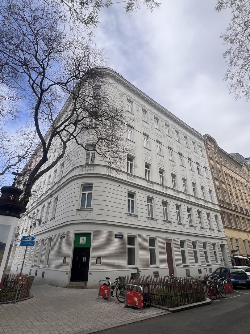 Charmante Altbauwohnung mit 3 Zimmern und Kabinett
