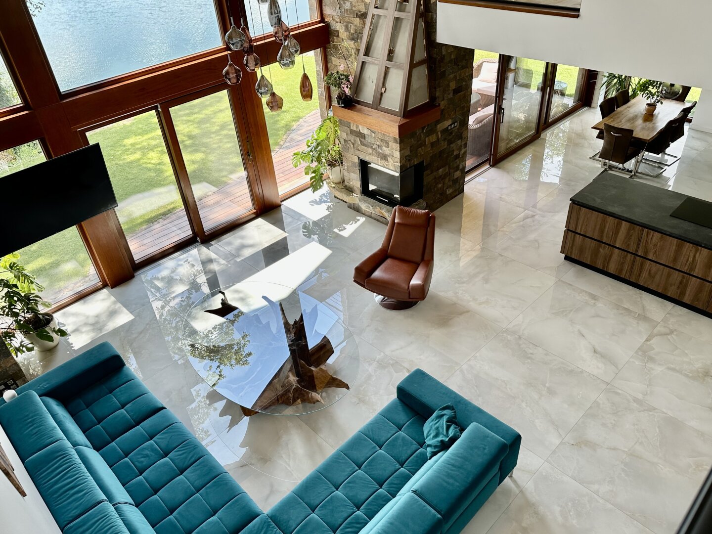 Außergewöhnliche Architekten-Villa mit exklusiver Ausstattung und eigenem Seeanteil
