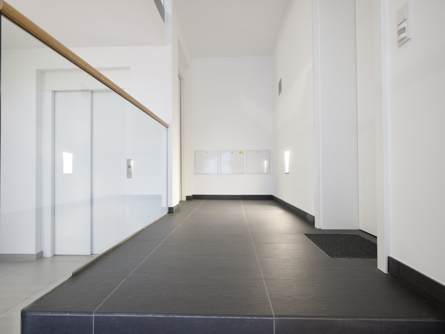 Neustift am Walde - Großzügige Vier-Zimmer Terrassenwohnung inklusive zweier Tiefgaragenplätze