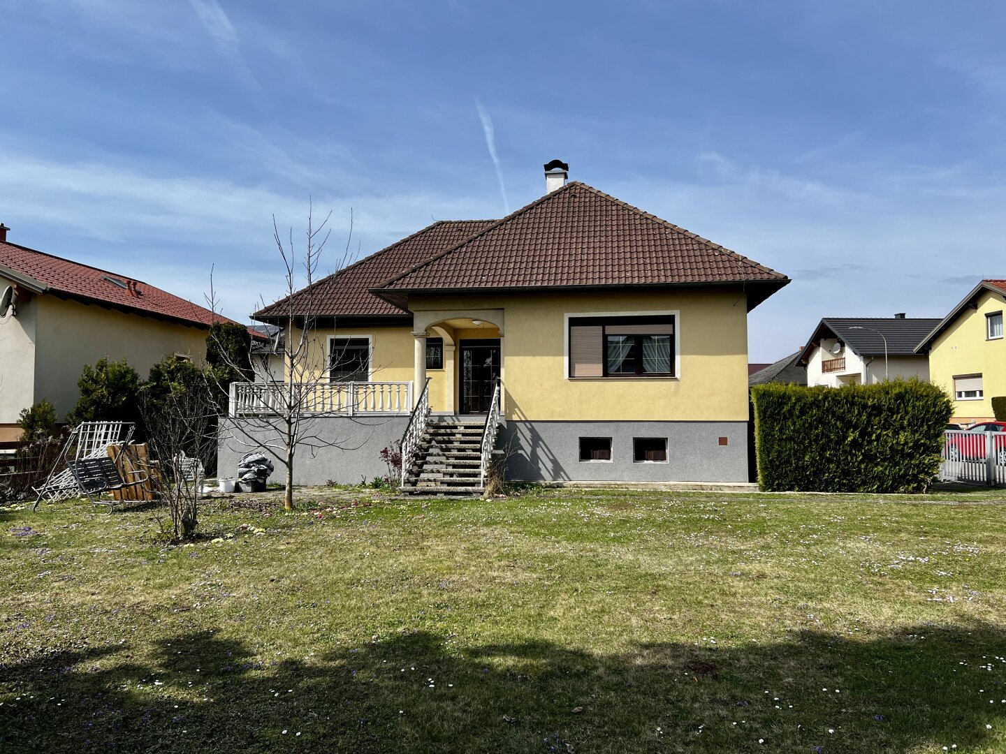 Einfamilienhaus mit großzügigem Dach-Ausbaupotenzial, großem Garten und Garage