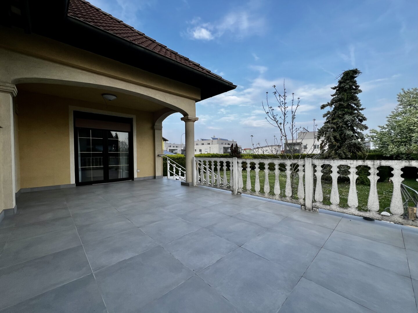 Einfamilienhaus mit großzügigem Dach-Ausbaupotenzial, großem Garten und Garage