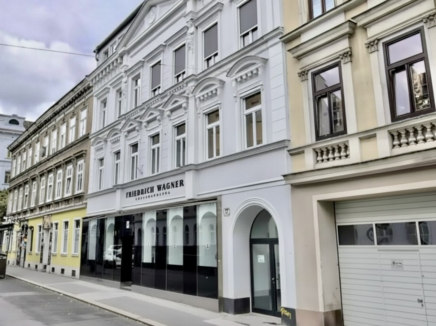 Hideaway im Innenhof - Großartiges, vollmöbliertes Büro in klassischem Gründerzeithaus in U-Bahn-Nähe