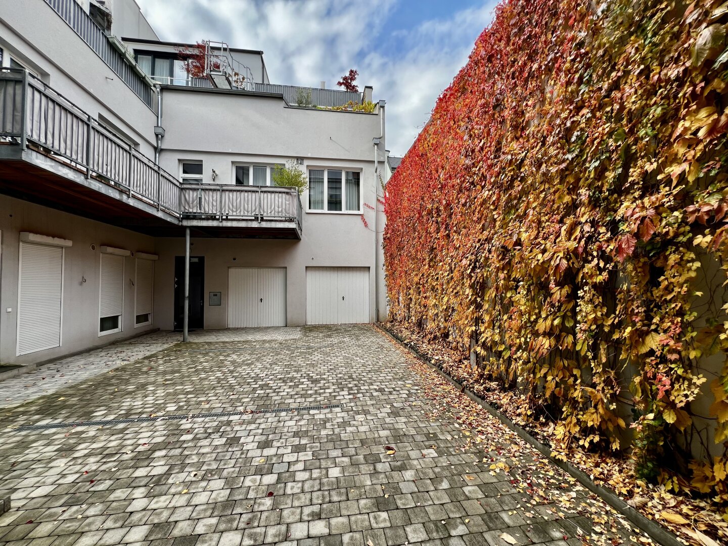 Hideaway im Innenhof - Großartiges, vollmöbliertes Büro in klassischem Gründerzeithaus in U-Bahn-Nähe