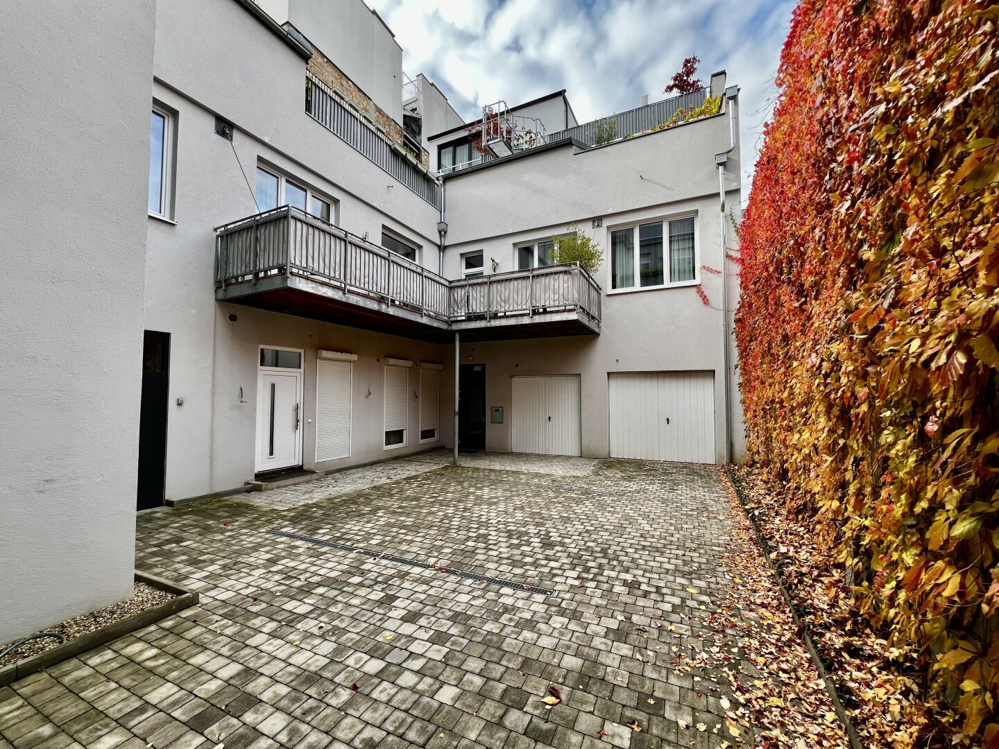 Hideaway im Innenhof - Großartiges, vollmöbliertes Büro in klassischem Gründerzeithaus in U-Bahn-Nähe