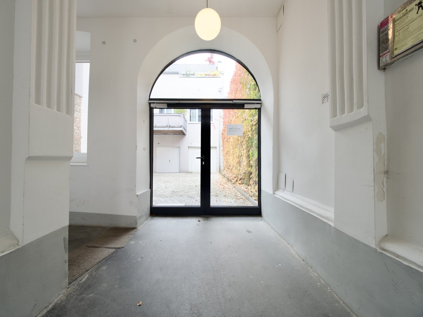 Hideaway im Innenhof - Großartiges, vollmöbliertes Büro in klassischem Gründerzeithaus in U-Bahn-Nähe