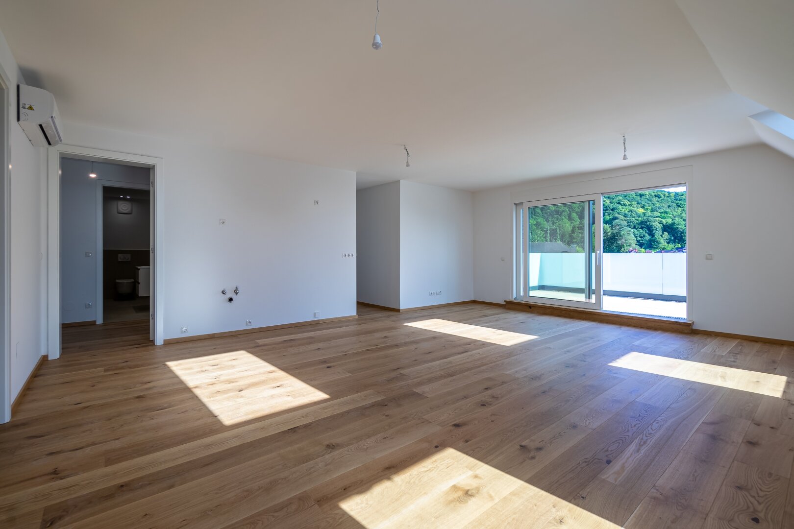 *DACHGESCHOSS* Traumhafte 5-Zimmer Wohnung mit Terrasse!