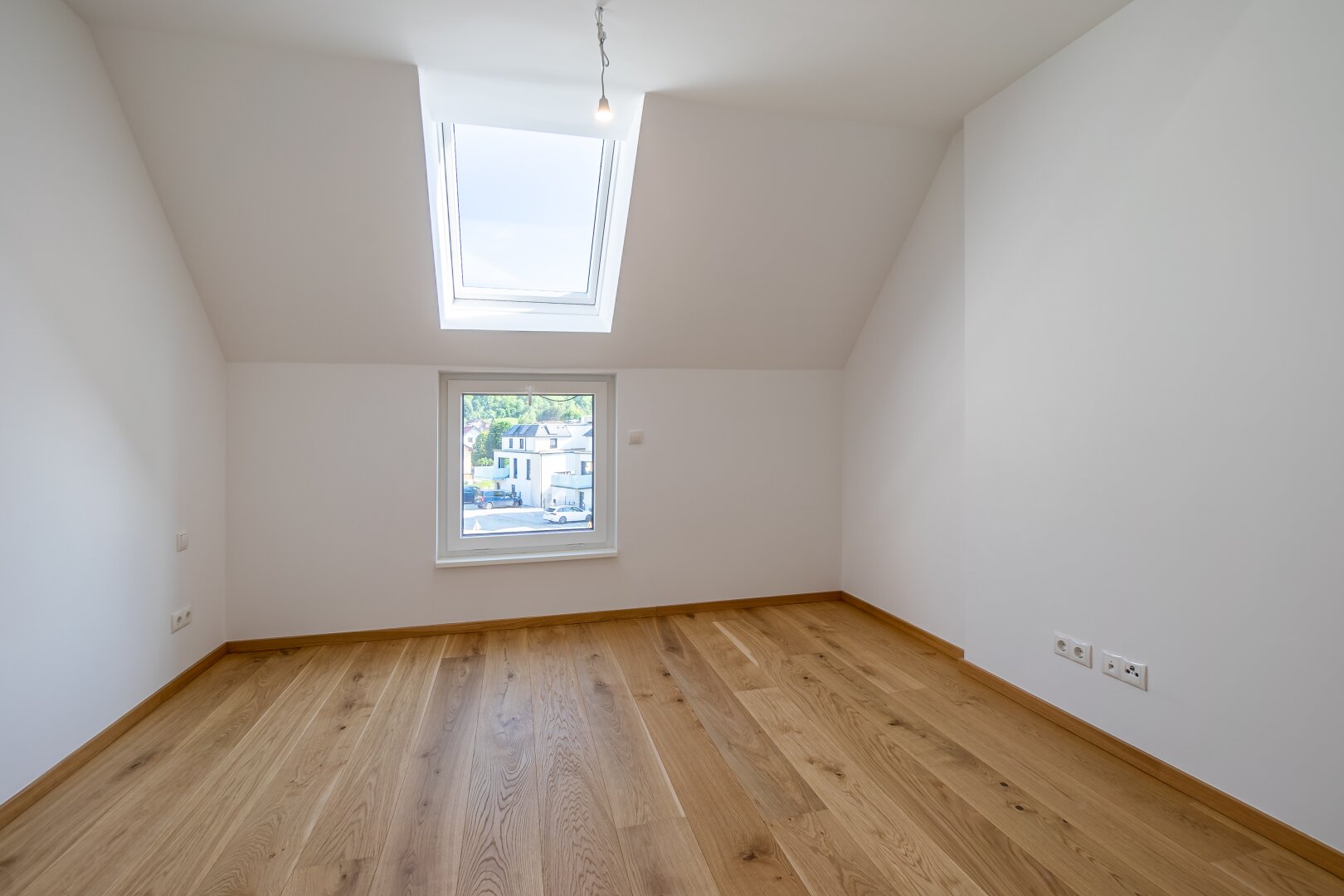 *DACHGESCHOSS* Traumhafte 5-Zimmer Wohnung mit Terrasse!