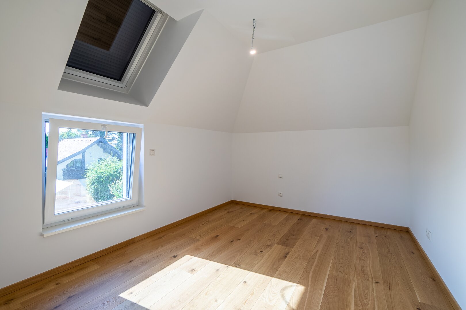 *DACHGESCHOSS* Traumhafte 5-Zimmer Wohnung mit Terrasse!