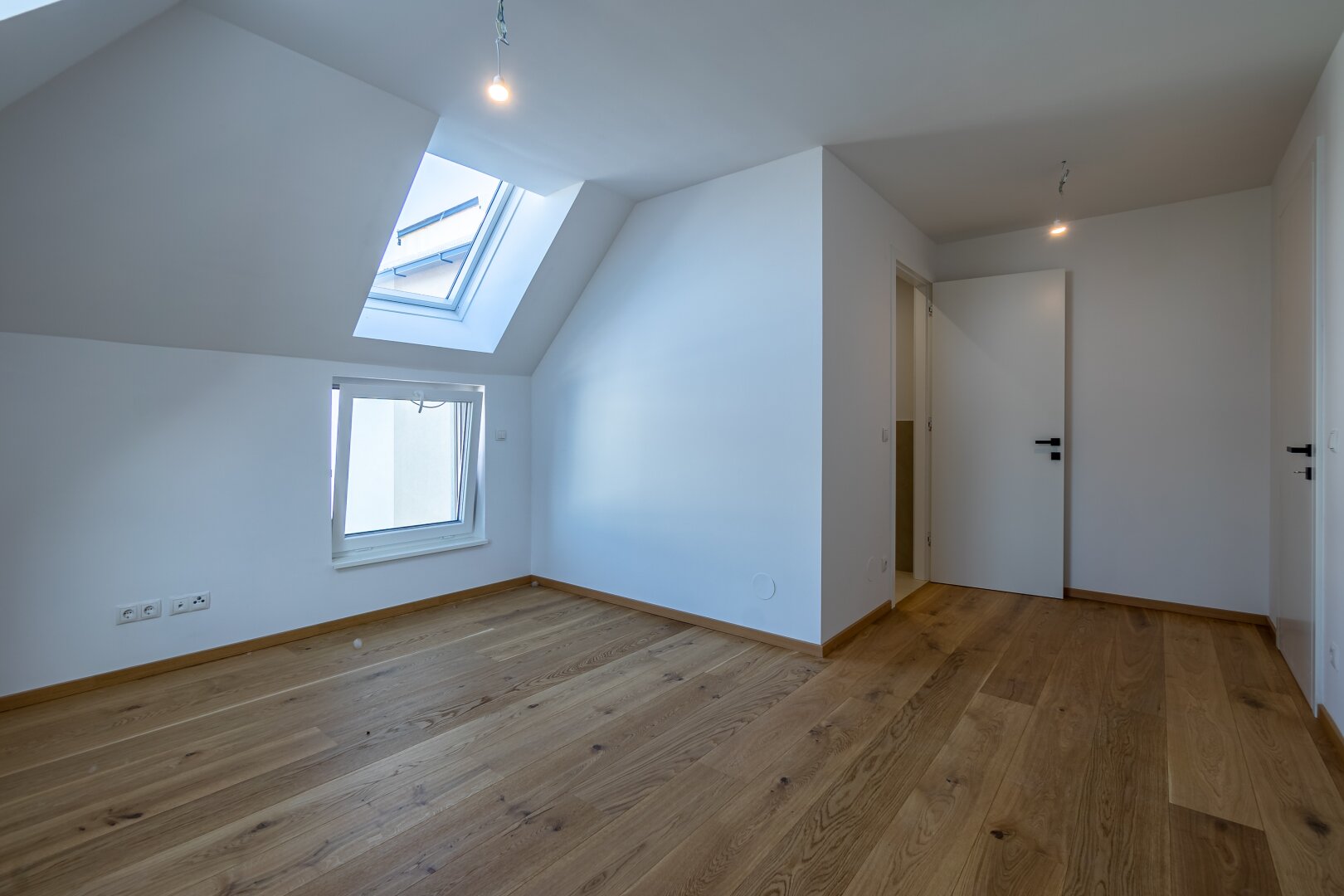 *DACHGESCHOSS* Traumhafte 5-Zimmer Wohnung mit Terrasse!