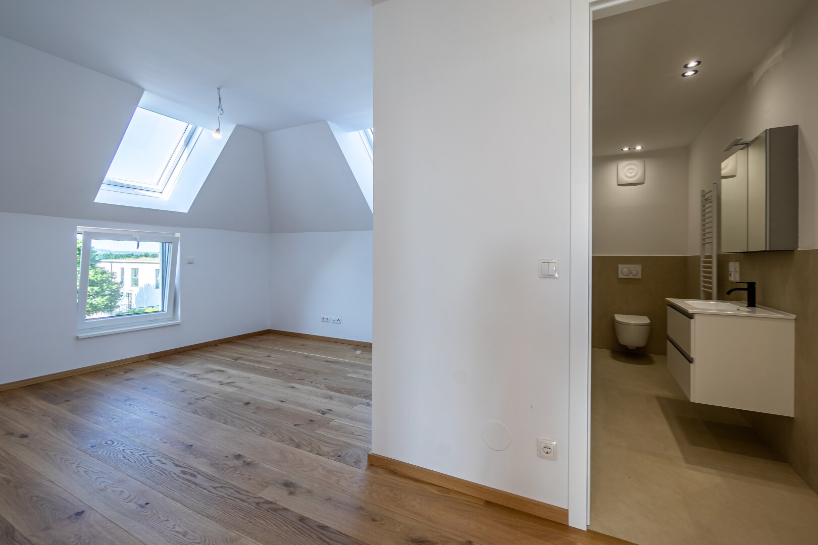 *DACHGESCHOSS* Traumhafte 5-Zimmer Wohnung mit Terrasse!
