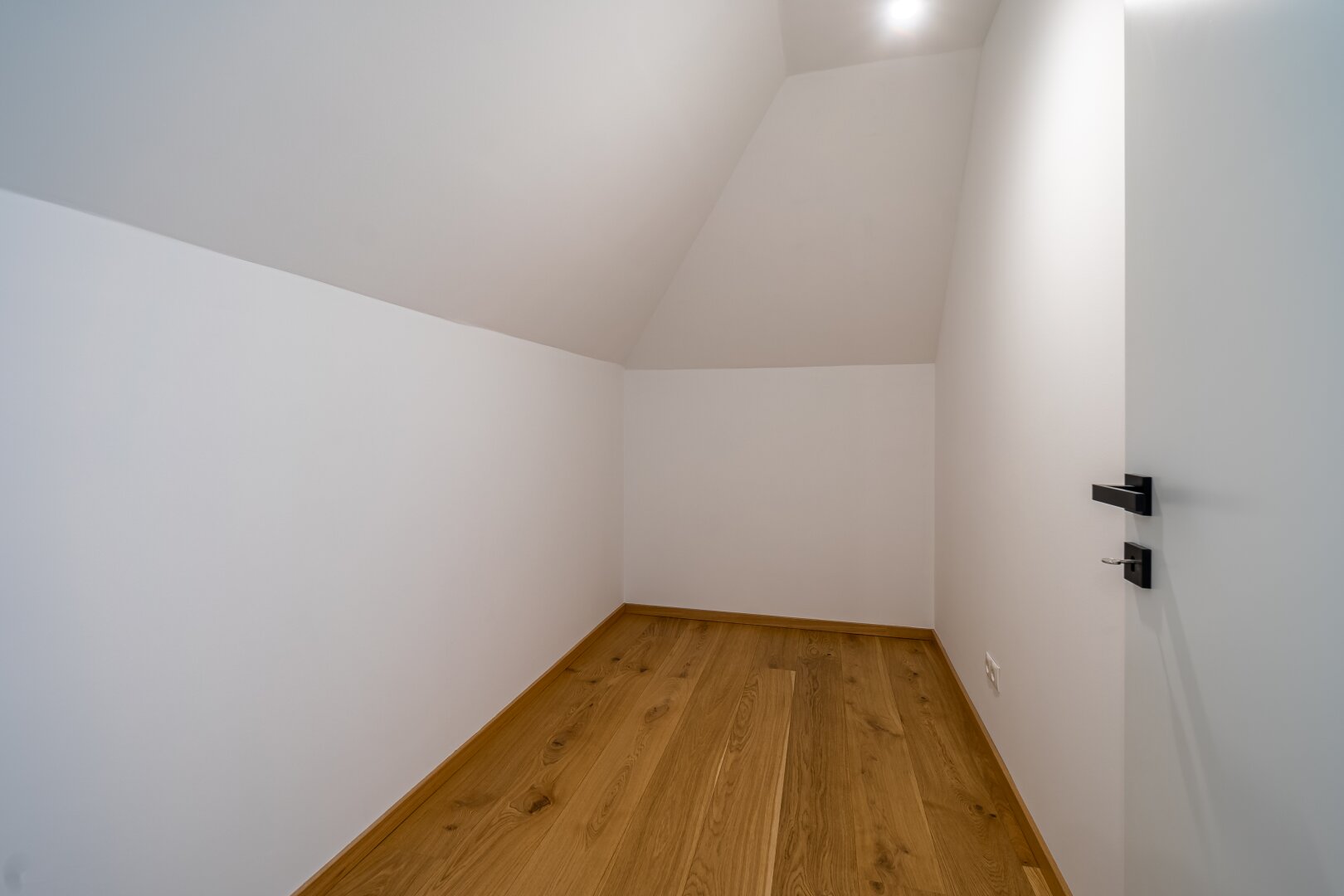 *DACHGESCHOSS* Traumhafte 5-Zimmer Wohnung mit Terrasse!