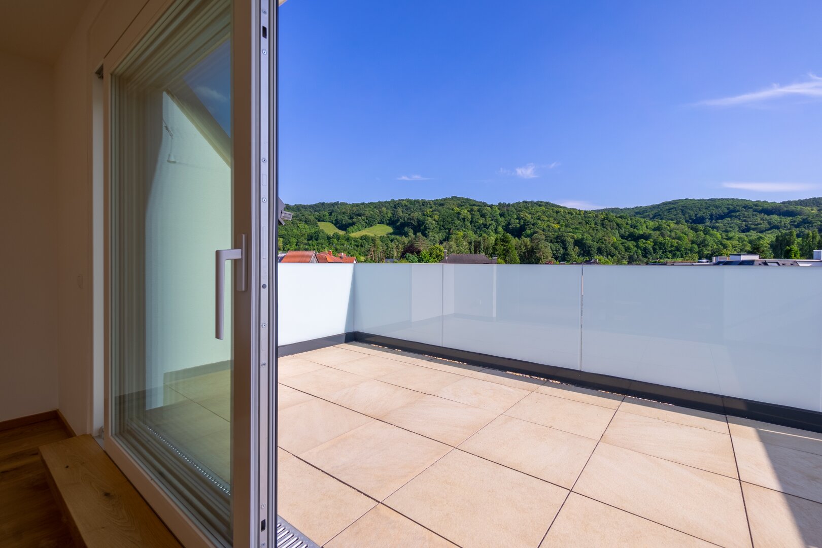 *DACHGESCHOSS* Traumhafte 5-Zimmer Wohnung mit Terrasse!