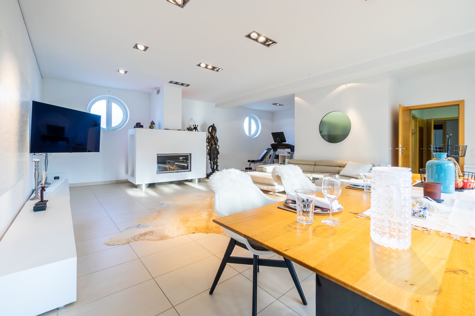 *NEU* Einzigartiges Einfamilienhaus mit 422 m2 Nutzfläche - Trennung auf 2 Wohneinheiten möglich!