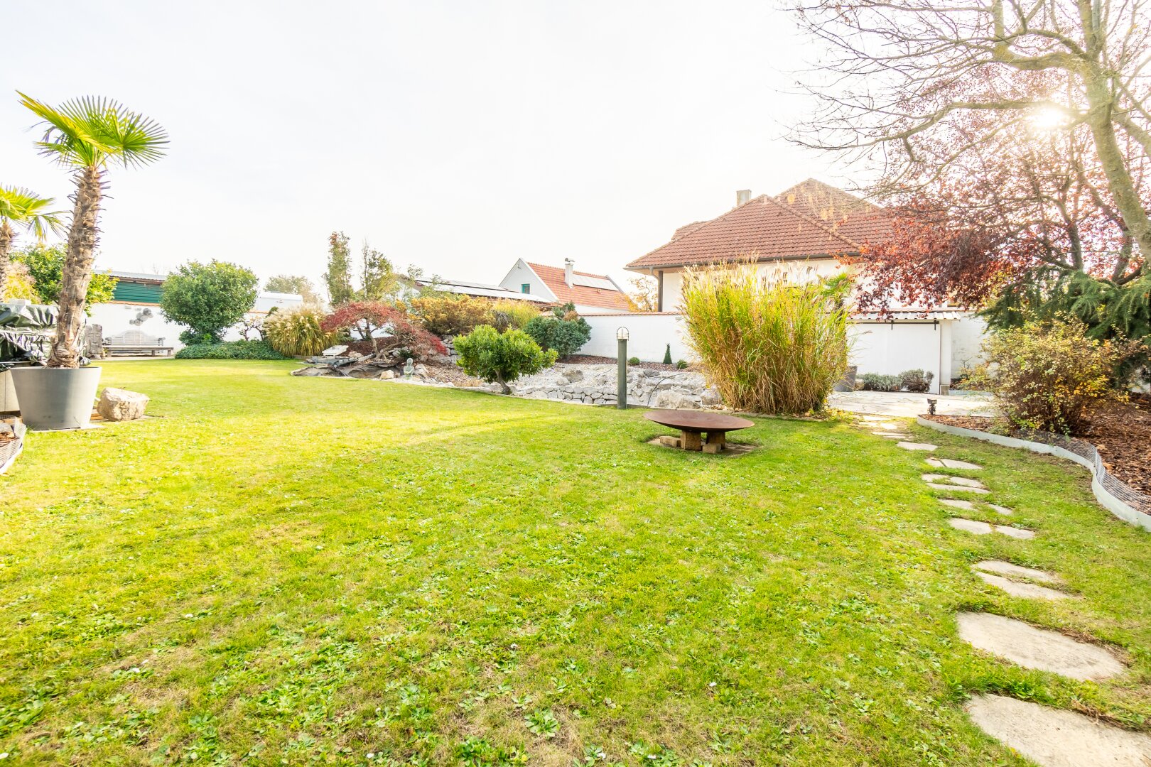 *NEU* Einzigartiges Einfamilienhaus mit 422 m2 Nutzfläche - Trennung auf 2 Wohneinheiten möglich!