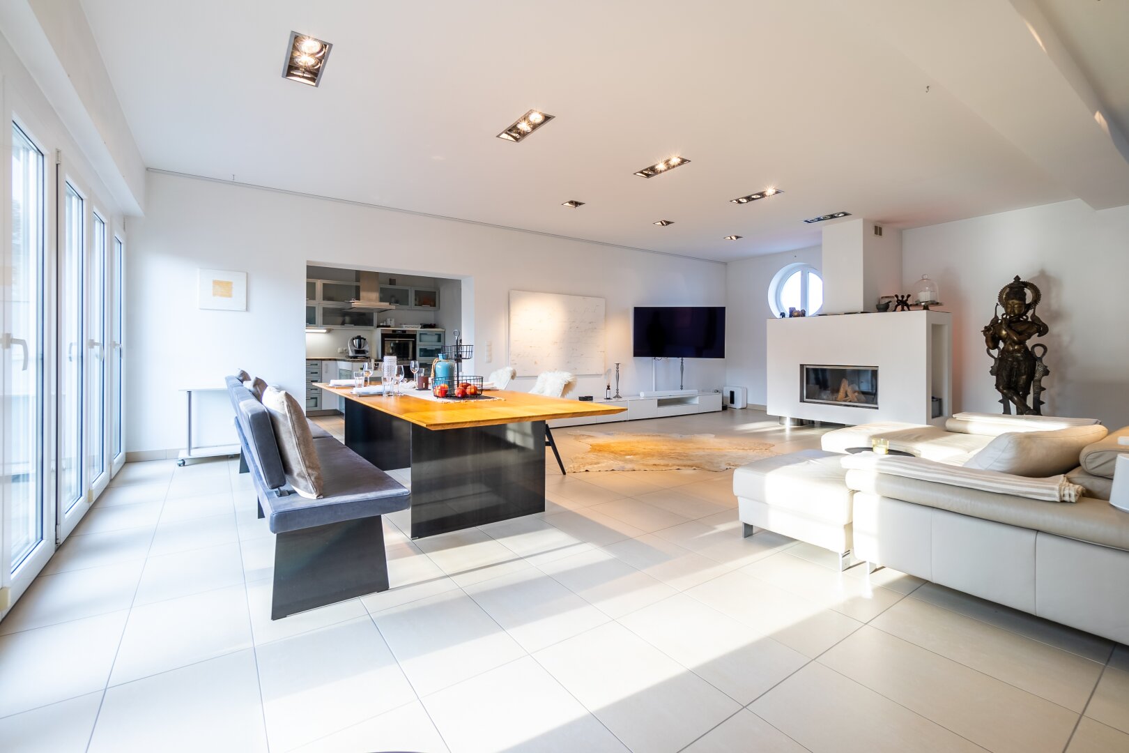 *NEU* Einzigartiges Einfamilienhaus mit 422 m2 Nutzfläche - Trennung auf 2 Wohneinheiten möglich!