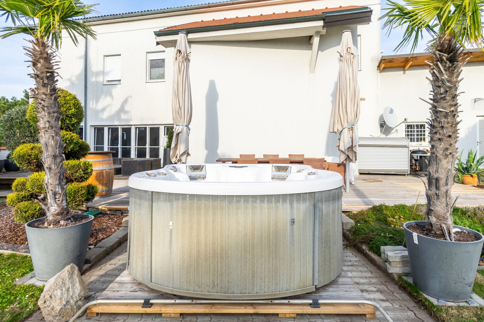 *NEU* Einzigartiges Einfamilienhaus mit 422 m2 Nutzfläche - Trennung auf 2 Wohneinheiten möglich!