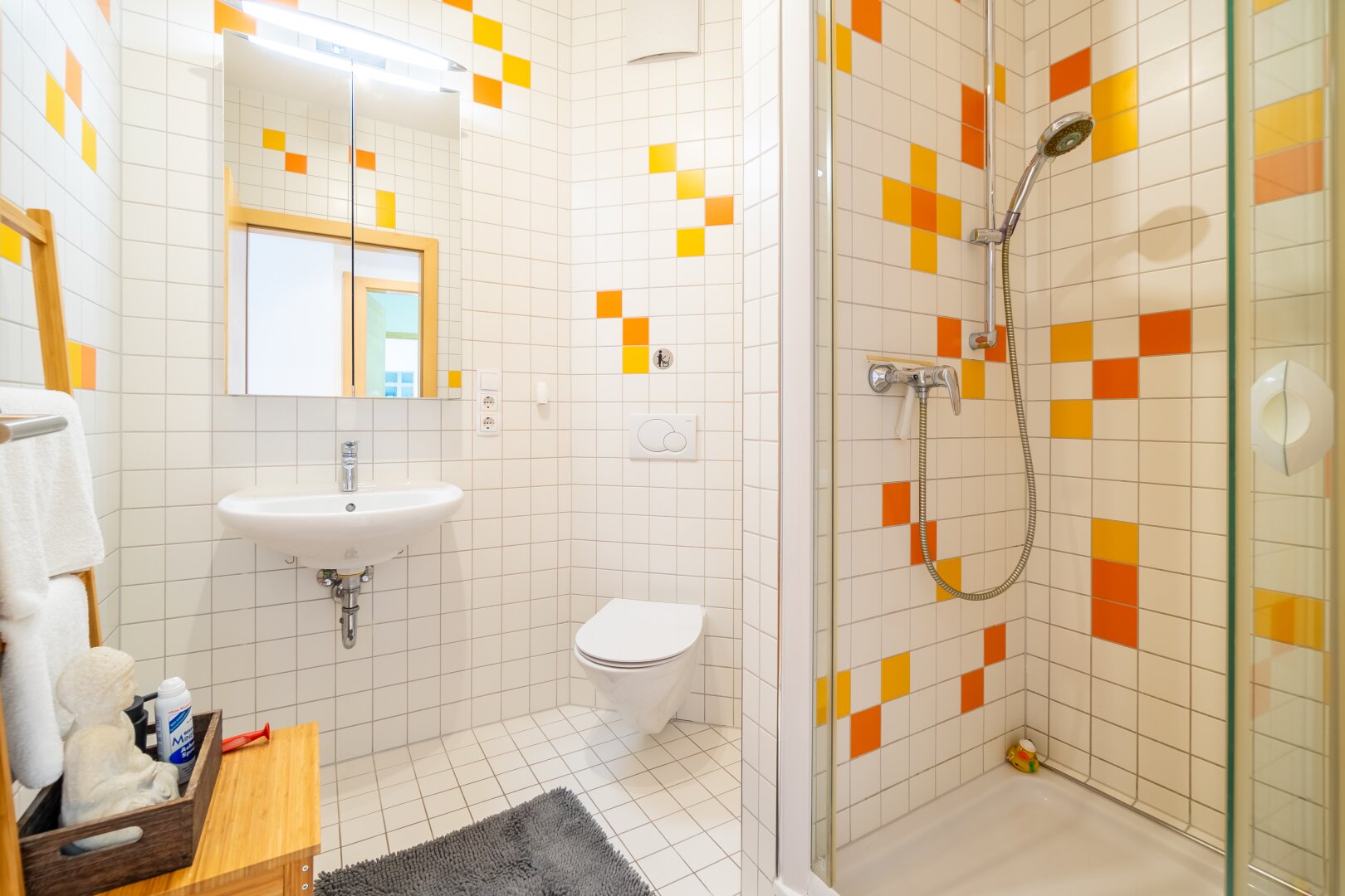 *NEU* Einzigartiges Einfamilienhaus mit 422 m2 Nutzfläche - Trennung auf 2 Wohneinheiten möglich!
