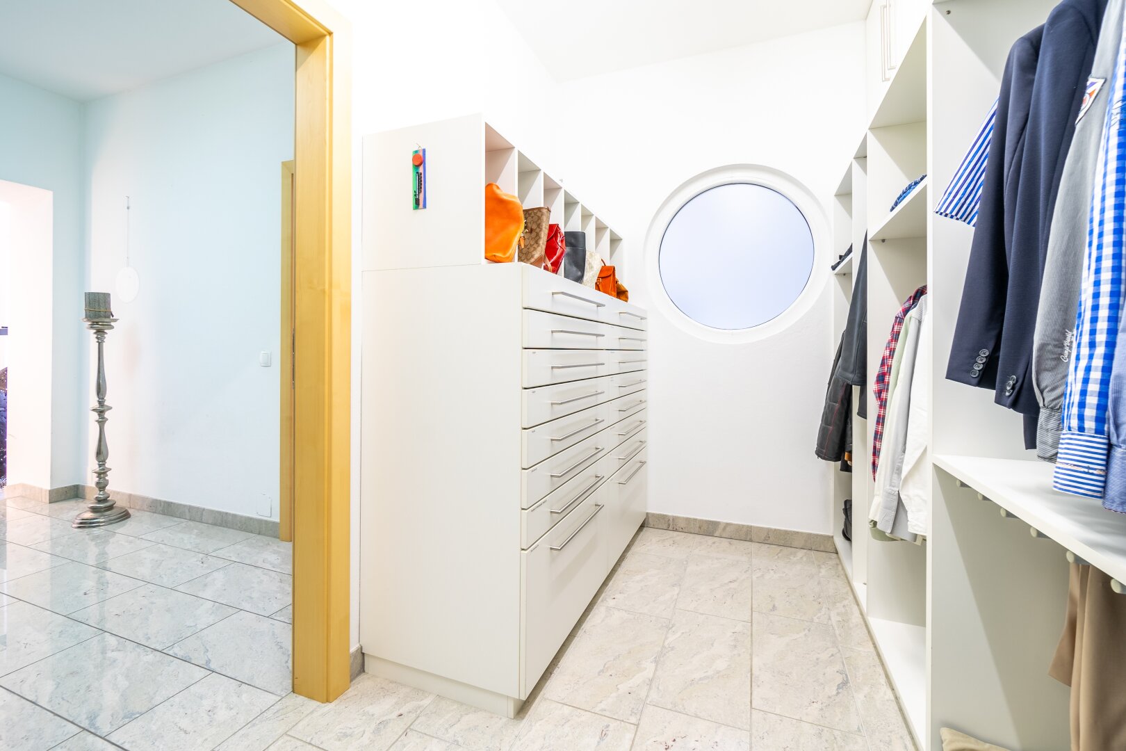 *NEU* Einzigartiges Einfamilienhaus mit 422 m2 Nutzfläche - Trennung auf 2 Wohneinheiten möglich!