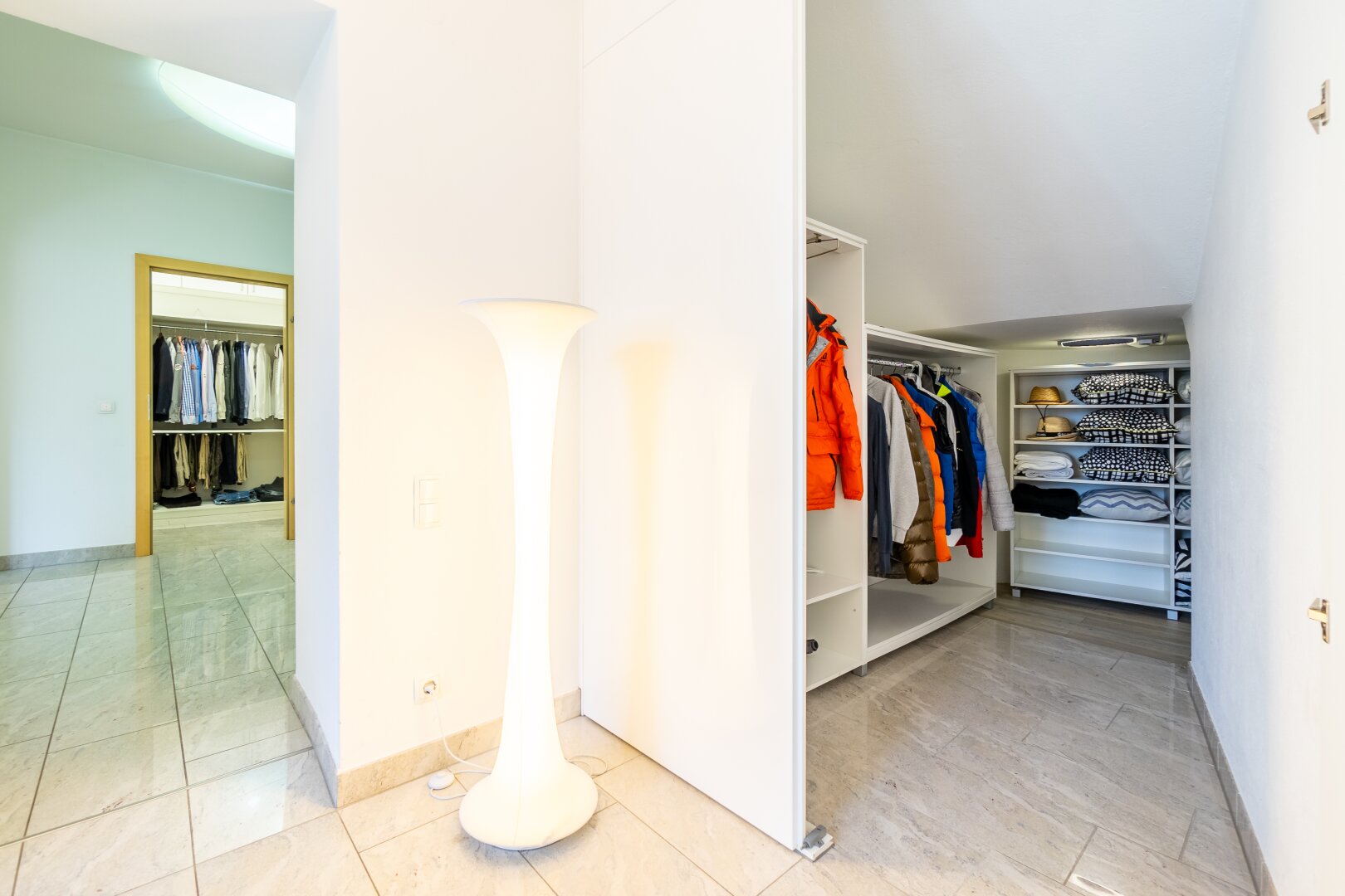 *NEU* Einzigartiges Einfamilienhaus mit 422 m2 Nutzfläche - Trennung auf 2 Wohneinheiten möglich!