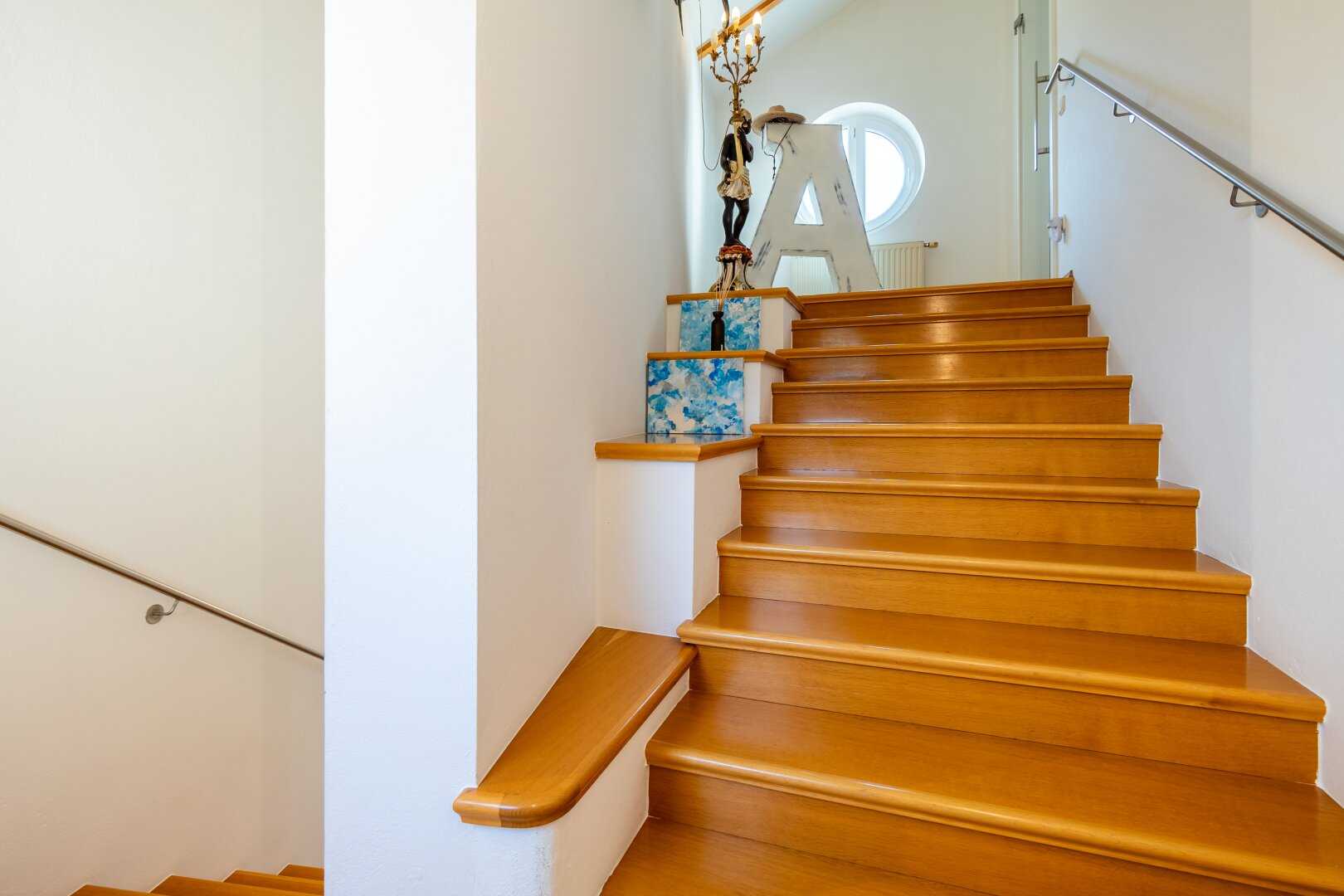 *NEU* Einzigartiges Einfamilienhaus mit 422 m2 Nutzfläche - Trennung auf 2 Wohneinheiten möglich!