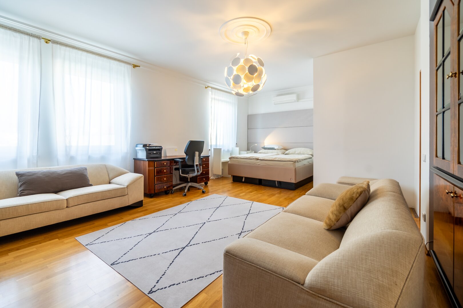 *NEU* Einzigartiges Einfamilienhaus mit 422 m2 Nutzfläche - Trennung auf 2 Wohneinheiten möglich!