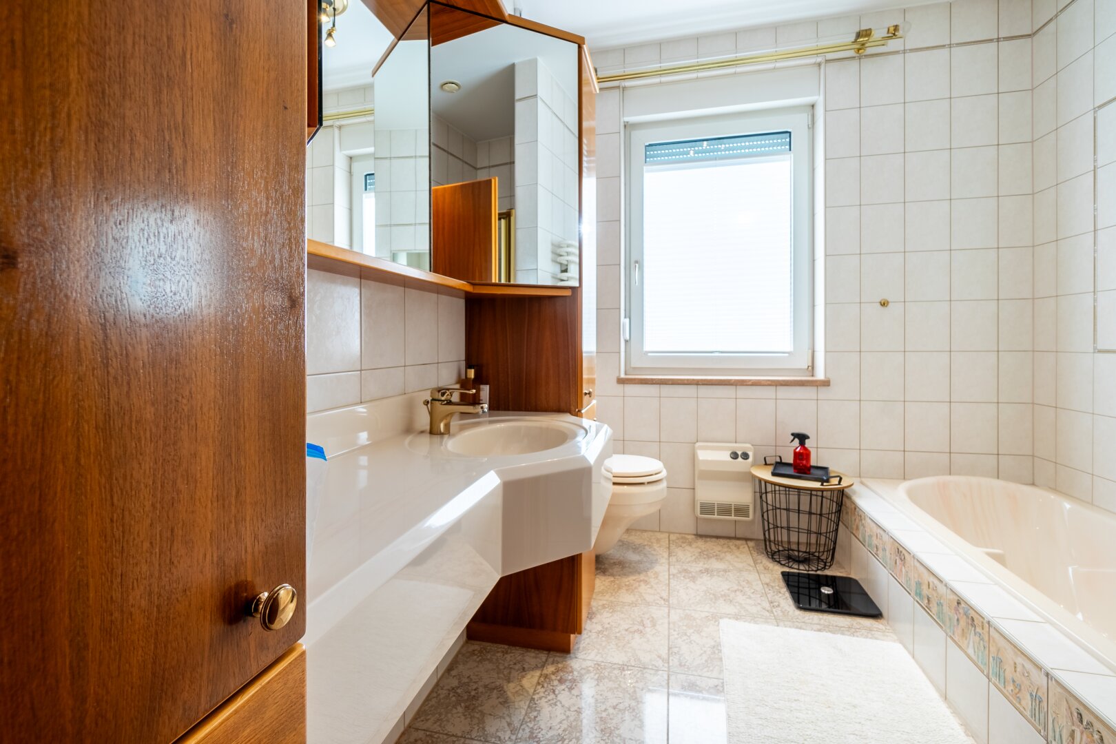 *NEU* Einzigartiges Einfamilienhaus mit 422 m2 Nutzfläche - Trennung auf 2 Wohneinheiten möglich!