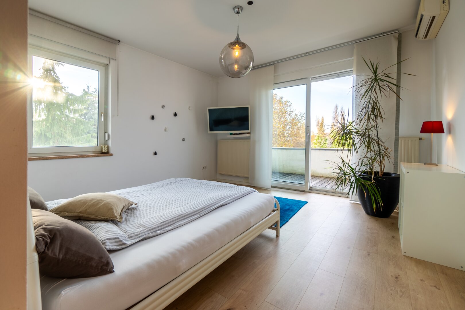 *NEU* Einzigartiges Einfamilienhaus mit 422 m2 Nutzfläche - Trennung auf 2 Wohneinheiten möglich!