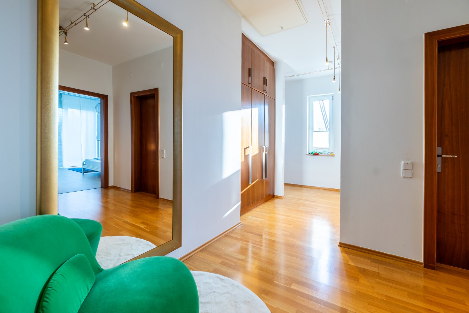 *NEU* Einzigartiges Einfamilienhaus mit 422 m2 Nutzfläche - Trennung auf 2 Wohneinheiten möglich!