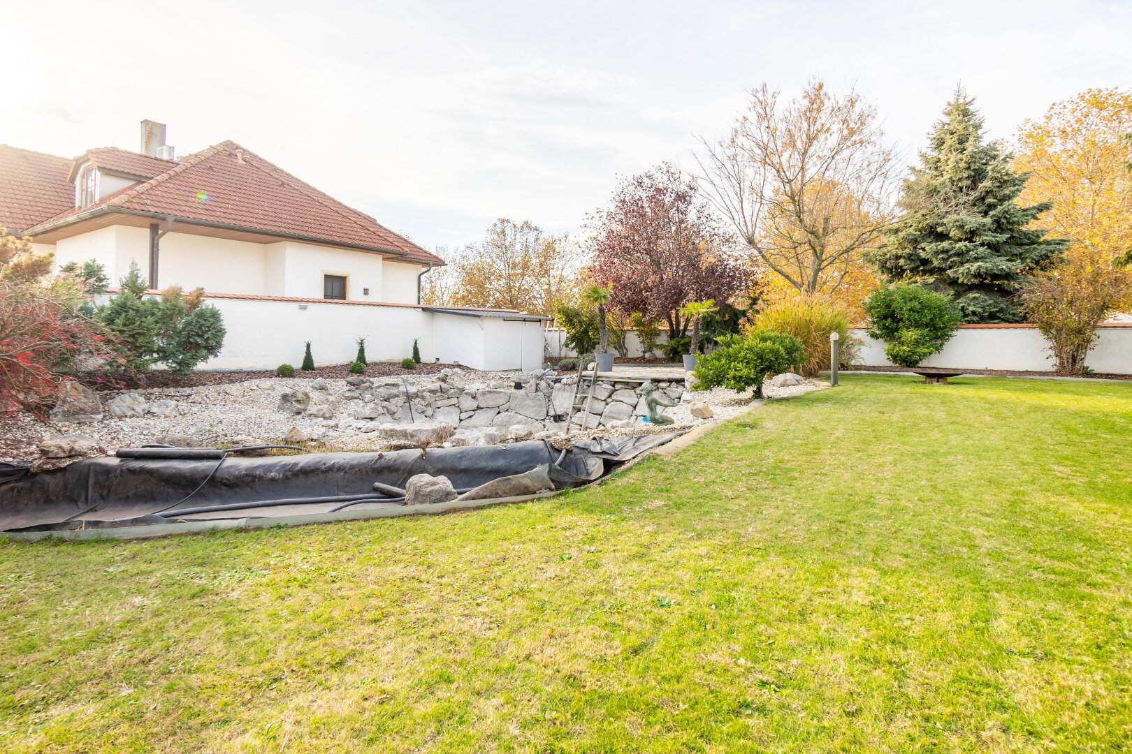 *NEU* Einzigartiges Einfamilienhaus mit 422 m2 Nutzfläche - Trennung auf 2 Wohneinheiten möglich!