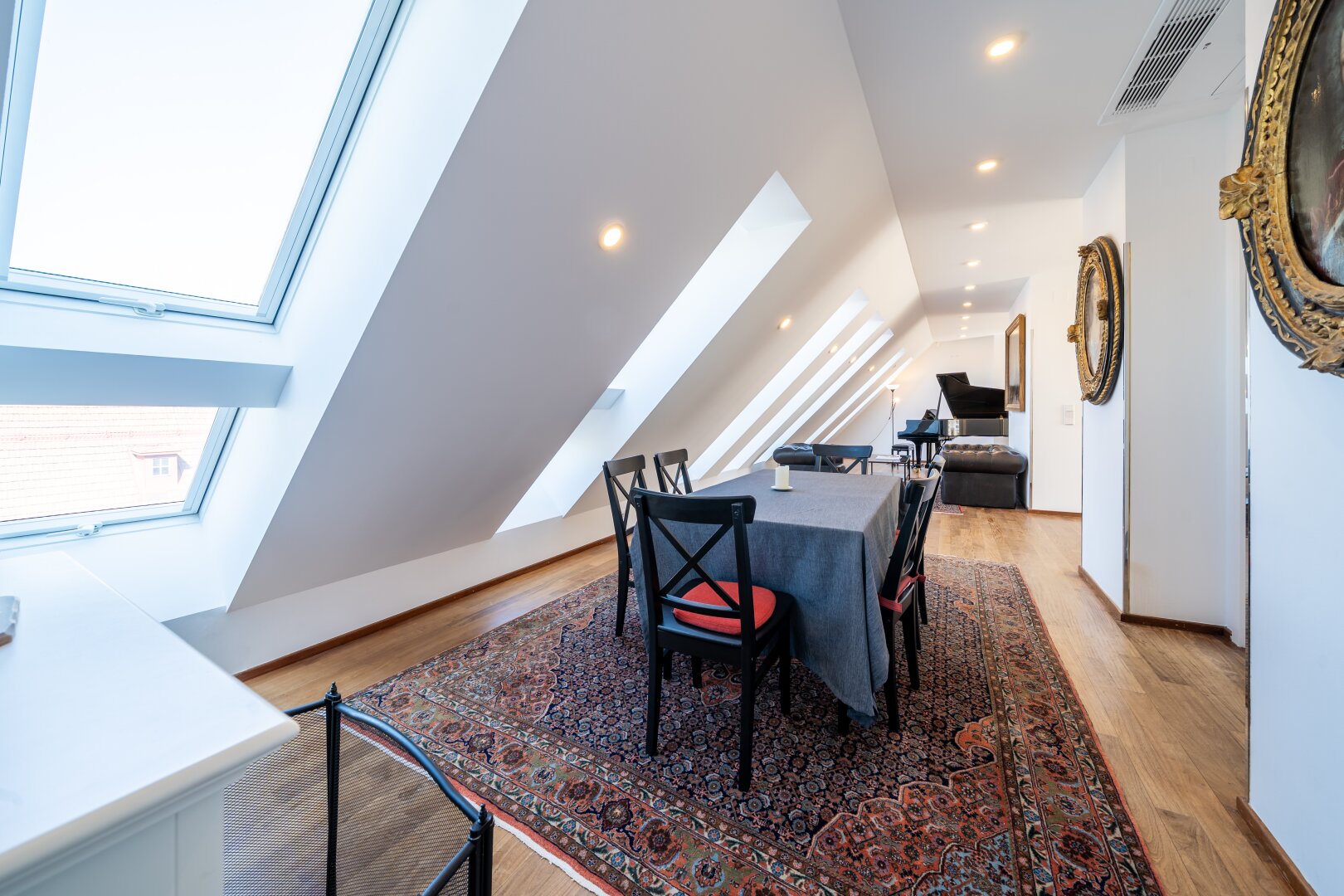 Penthouse-Charme: Exklusive Maisonette mit Dachterrasse