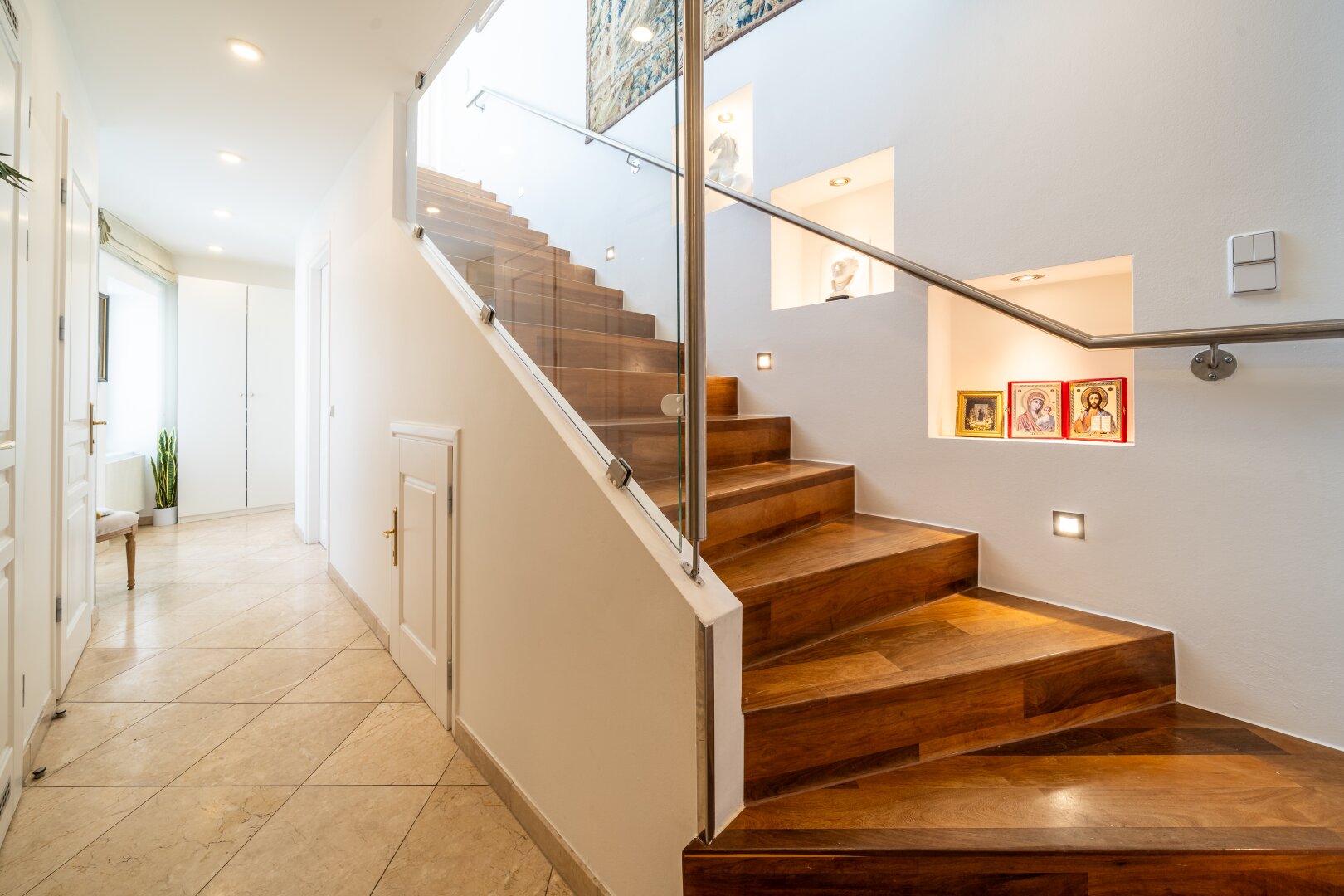 Penthouse-Charme: Exklusive Maisonette mit Dachterrasse