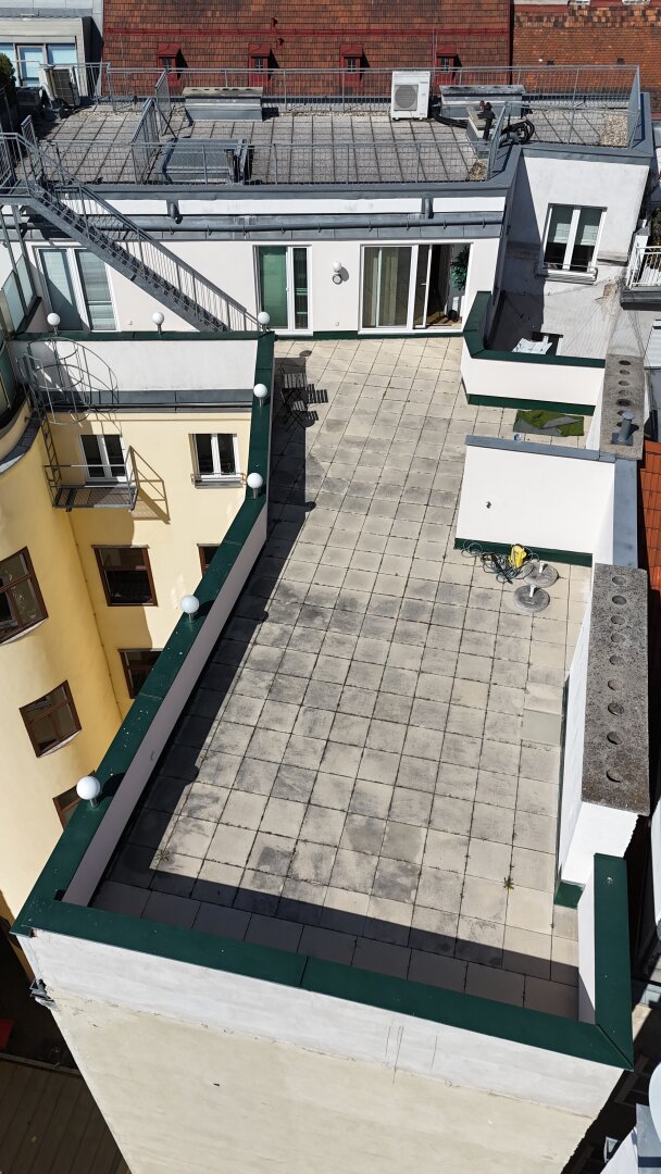 Penthouse-Charme: Exklusive Maisonette mit Dachterrasse