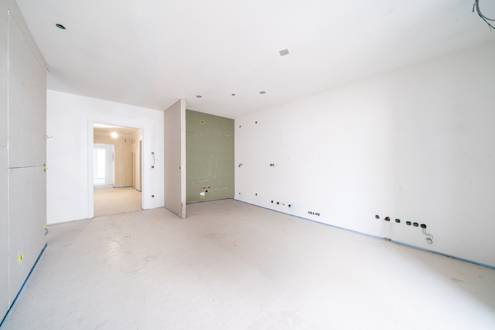 *ANLEGERPREIS* Provisionsfreie 2-Zimmer Wohnung im 5. Stock unweit des Donauzentrums!