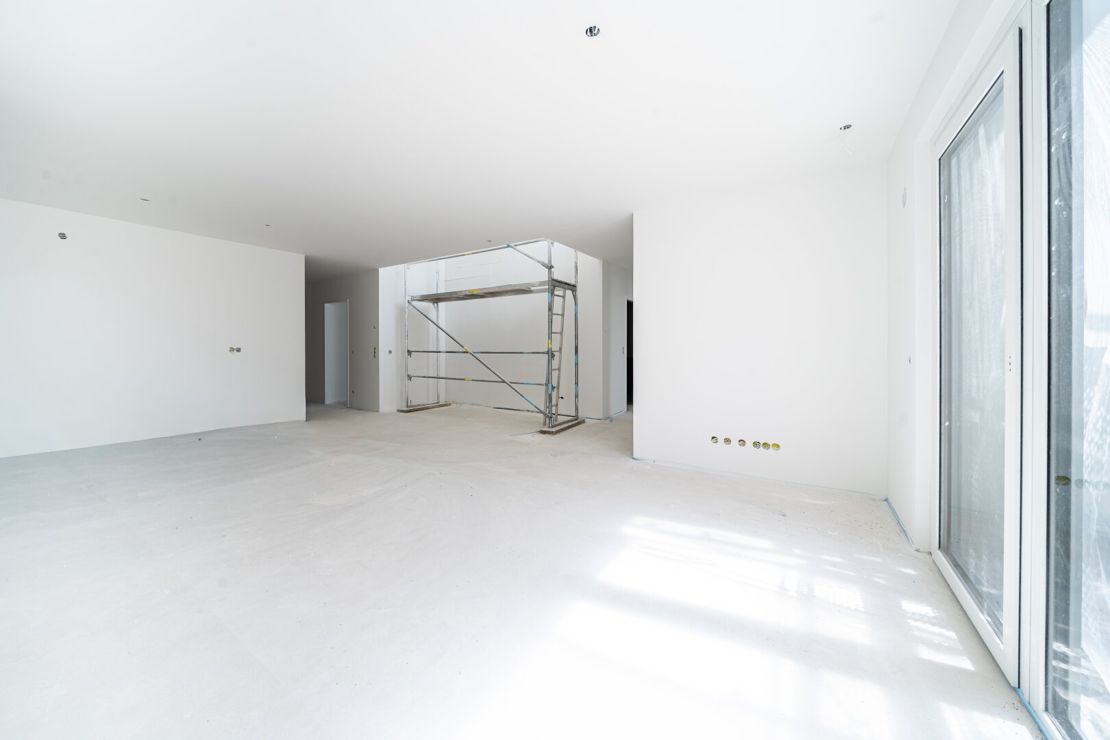 *ANLEGERPREIS*Absolutes Unikat Provisionsfreie 5-Zimmer Dachgeschosswohnung mit über 160 qm Freifläche unweit des Donauzentrums!