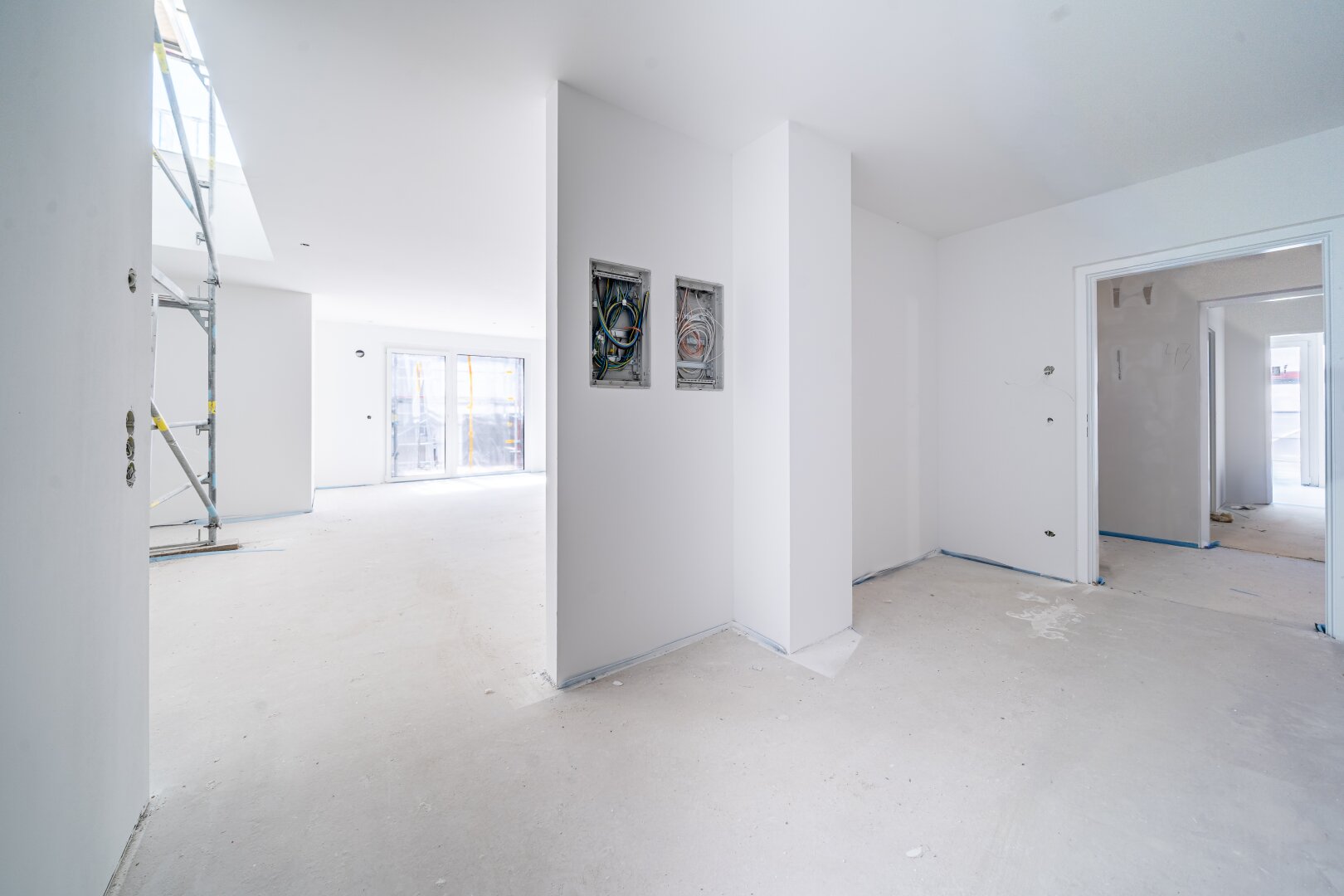 *ANLEGERPREIS*Absolutes Unikat Provisionsfreie 5-Zimmer Dachgeschosswohnung mit über 160 qm Freifläche unweit des Donauzentrums!