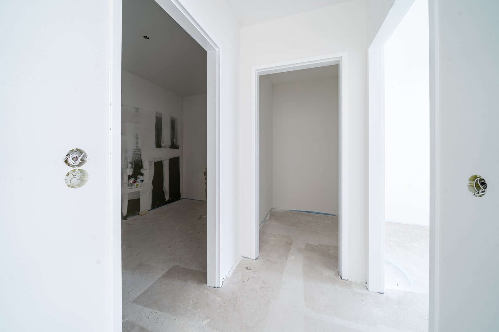 *ANLEGERPREIS*Absolutes Unikat Provisionsfreie 5-Zimmer Dachgeschosswohnung mit über 160 qm Freifläche unweit des Donauzentrums!