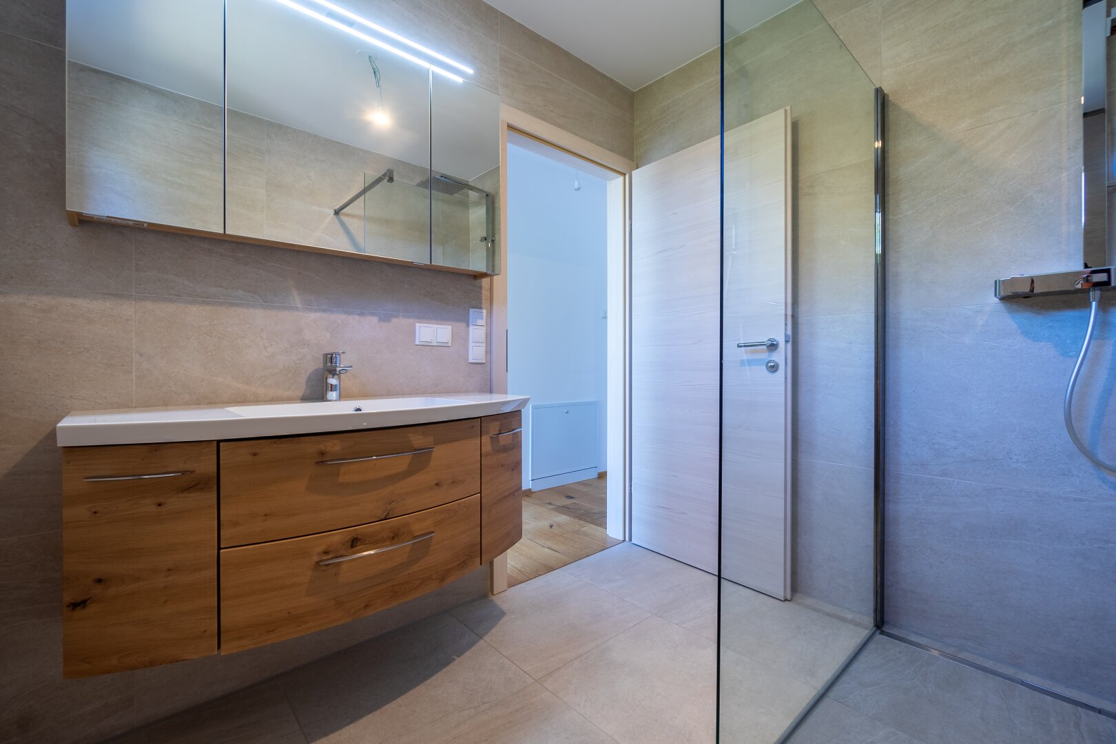 EXKLUSIVE WOHNUNG gesucht? --- Inkl. hochwertiger Einbauküche / Garage optional verfügbar